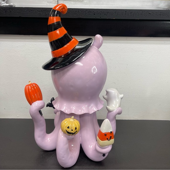 Viral Ghoulish Halloween Squid Octopus with Halloween Candy Figure - Picture 7 of 9